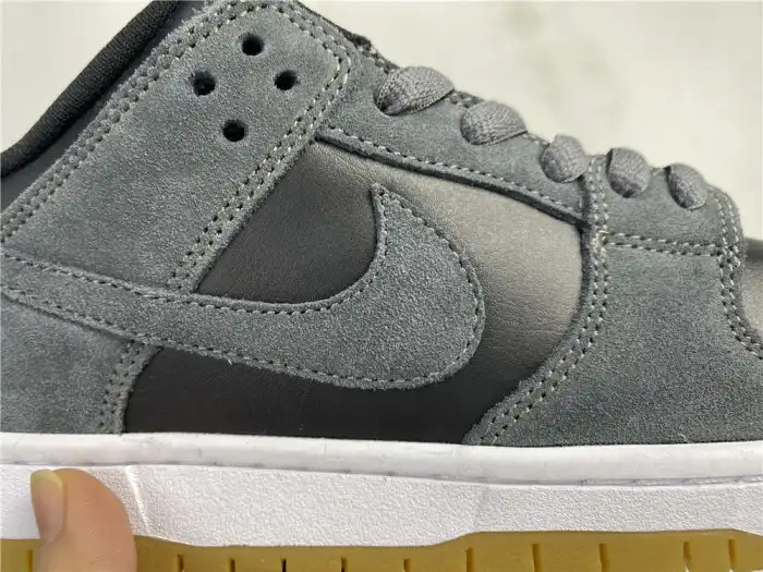 Official Maikesneakers Nike SB Dunk Low Dark Grey Black Gum AR0778-001 0124